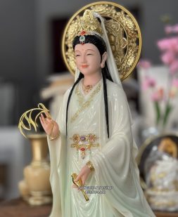 Tượng Quan Âm Bồ Tát đứng đài sen có hào quang nhỏ
