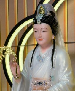 Tượng Quan Âm Bồ Tát Bằng bột đá vẽ gấm phủ mờ đẹp