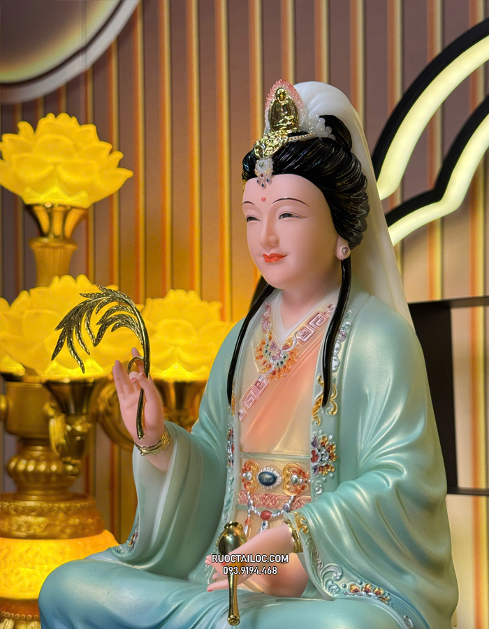 Tượng Quan Âm Bồ Tát bằng bột đá xanh vẽ gấm đẹp