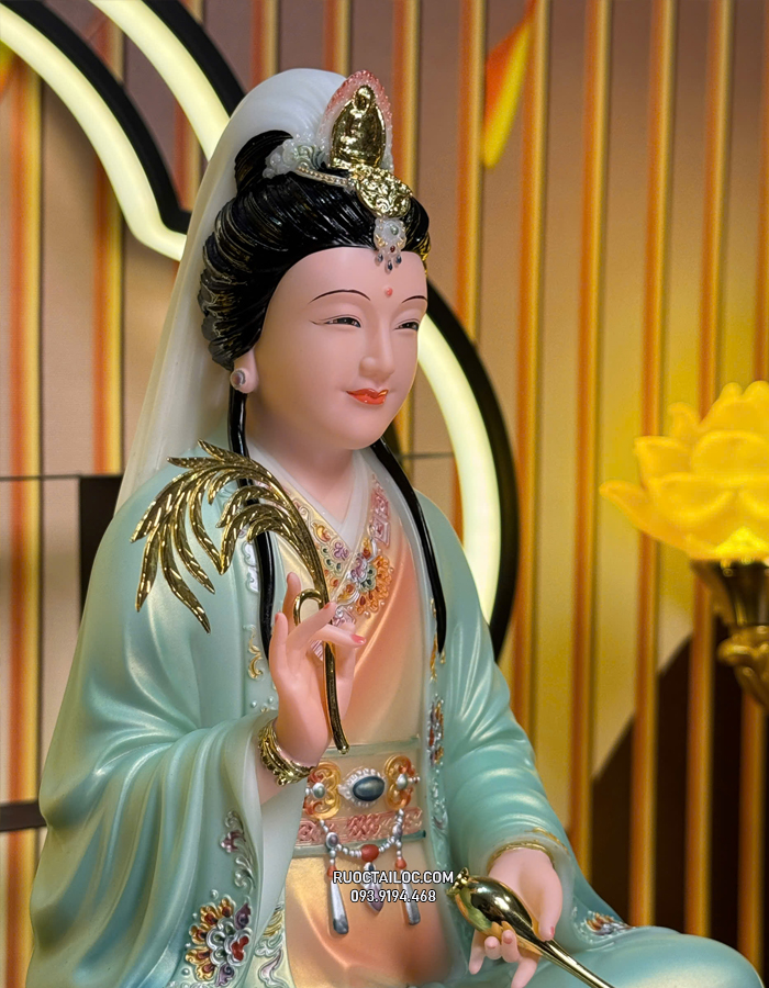 Tượng Quan Âm Bồ Tát bằng bột đá xanh vẽ gấm đẹp