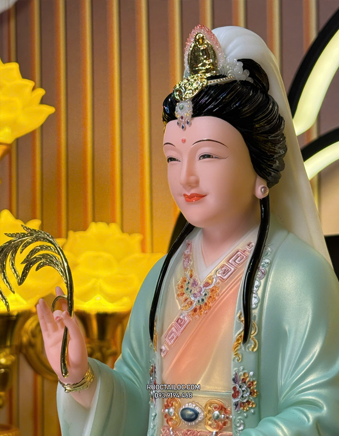 Tượng Quan Âm Bồ Tát bằng bột đá xanh vẽ gấm đẹp