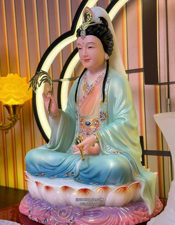 Tượng Quan Âm Bồ Tát bằng bột đá xanh vẽ gấm đẹp