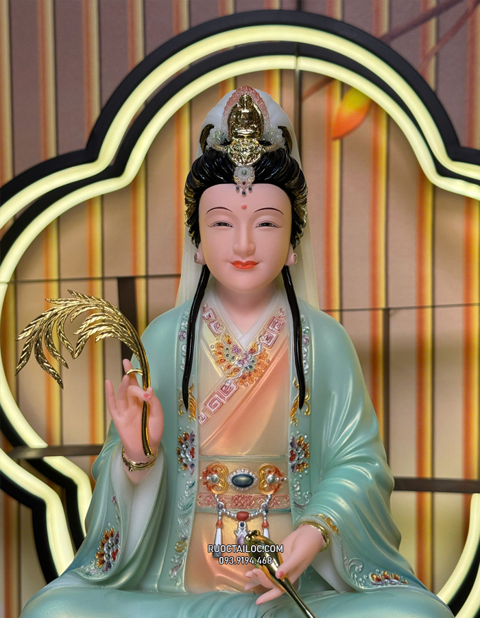 Tượng Quan Âm Bồ Tát bằng bột đá xanh vẽ gấm đẹp