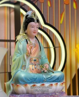 Tượng Quan Âm Bồ Tát bằng bột đá xanh vẽ gấm đẹp