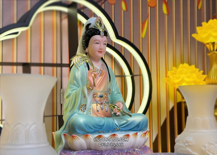Tượng Quan Âm Bồ Tát bằng bột đá xanh vẽ gấm đẹp