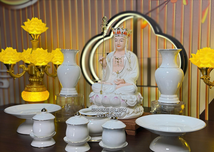 Tượng Địa Tạng Bồ Tát bằng sứ trắng sen hồng đẹp