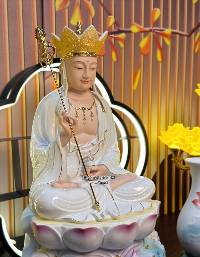 Tượng Địa Tạng Bồ Tát bằng sứ đế sen xanh đẹp