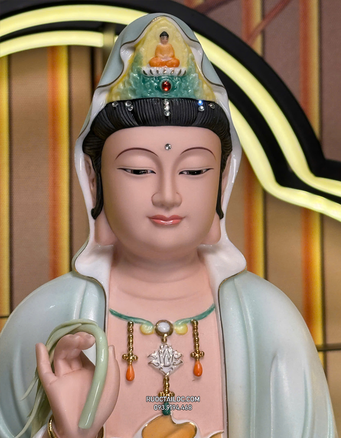 tượng Quan Âm Bồ Tát bằng sứ vẽ gấm xanh đẹp