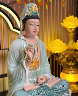 tượng Quan Âm Bồ Tát bằng sứ vẽ gấm xanh đẹp