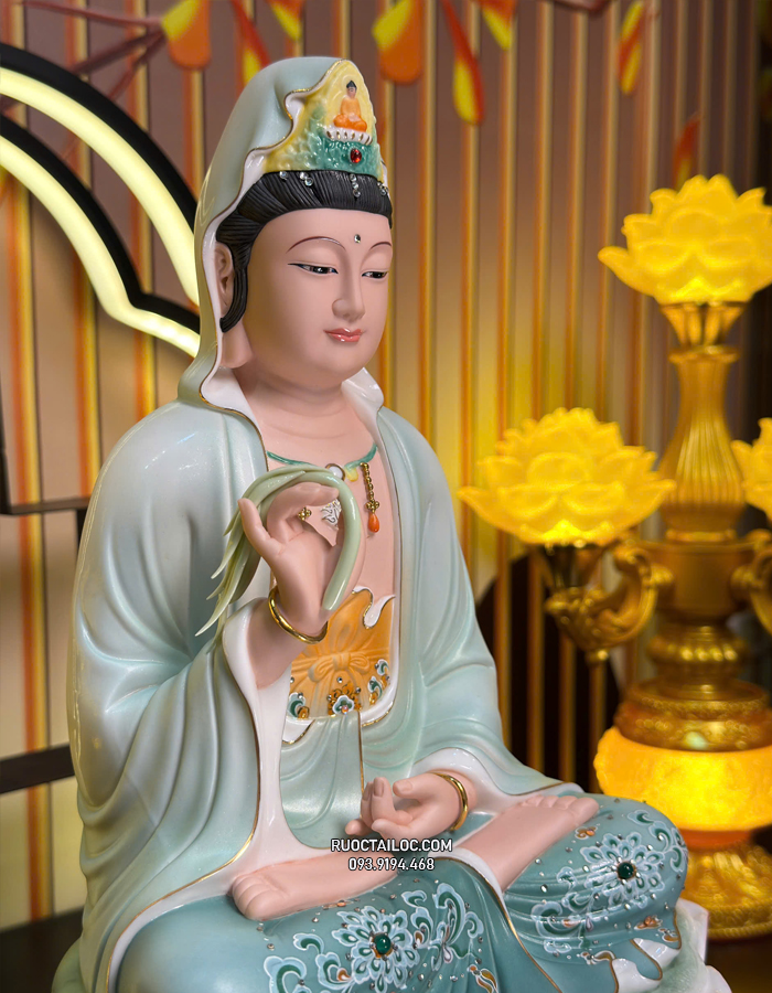 tượng Quan Âm Bồ Tát bằng sứ vẽ gấm xanh đẹp