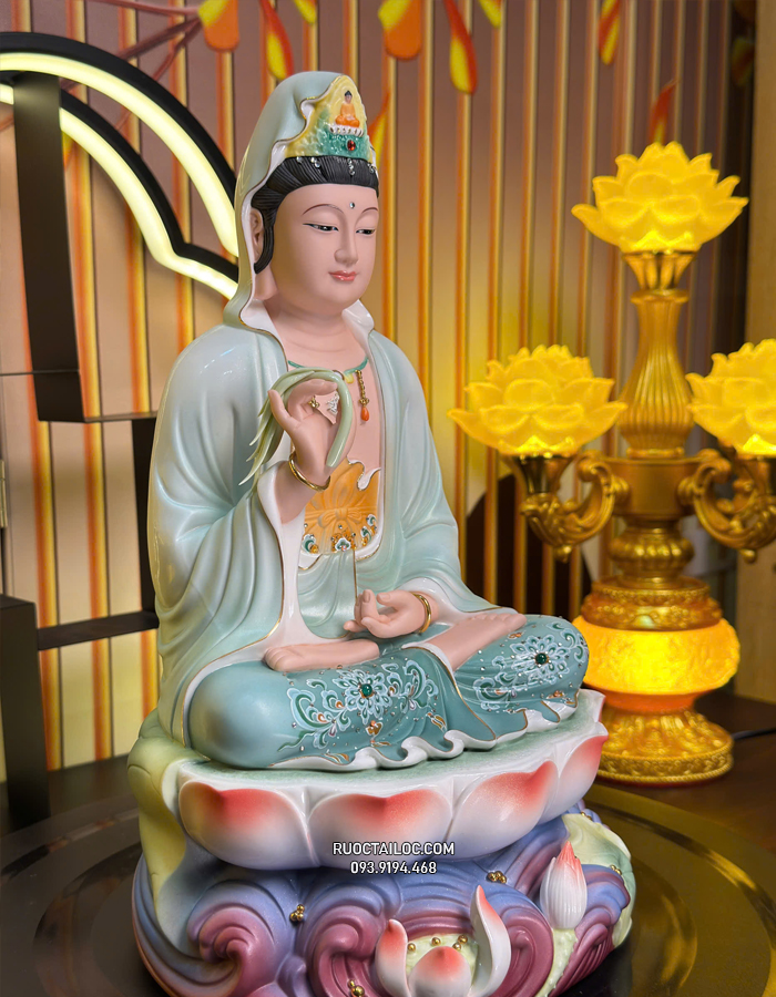 tượng Quan Âm Bồ Tát bằng sứ vẽ gấm xanh đẹp