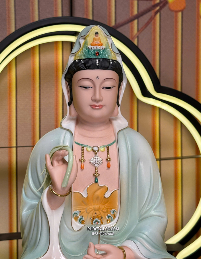 tượng Quan Âm Bồ Tát bằng sứ vẽ gấm xanh đẹp
