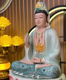 tượng Quan Âm Bồ Tát bằng sứ vẽ gấm xanh đẹp