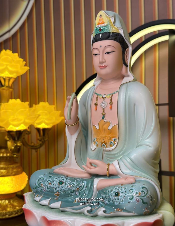 tượng Quan Âm Bồ Tát bằng sứ vẽ gấm xanh đẹp
