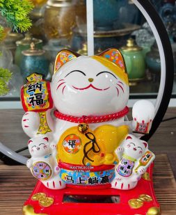 Mèo Thần tài năng lượng cầm búa khai vận đẹp
