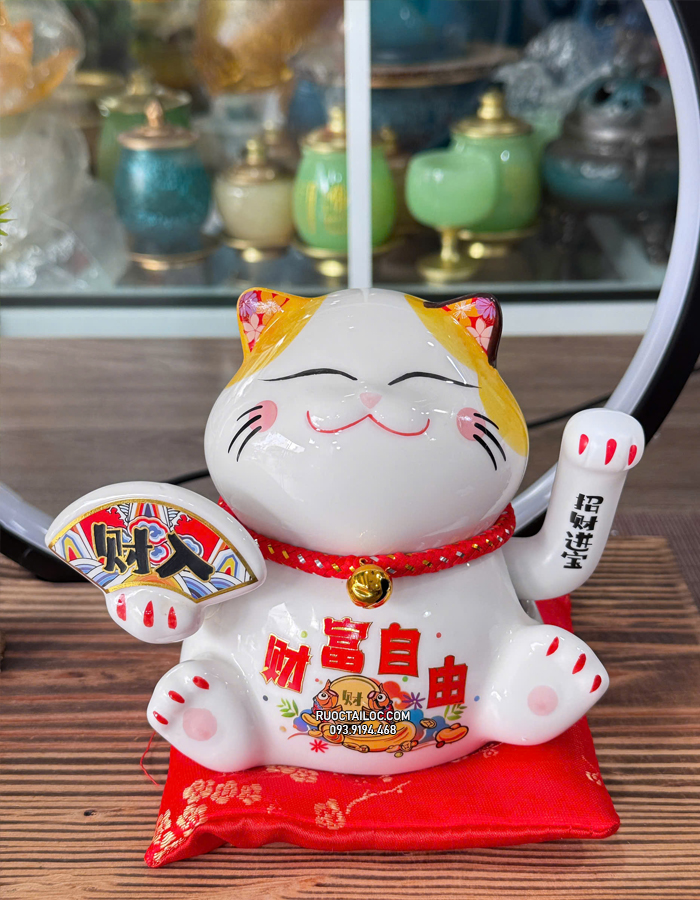 mèo thần tài cầm quạt đẹp
