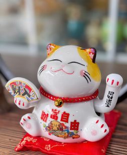 mèo thần tài cầm quạt đẹp