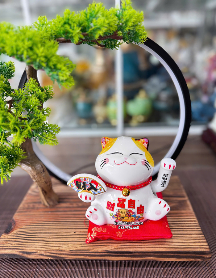 mèo thần tài cầm quạt đẹp