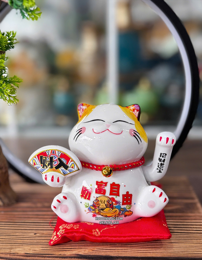 mèo thần tài cầm quạt đẹp