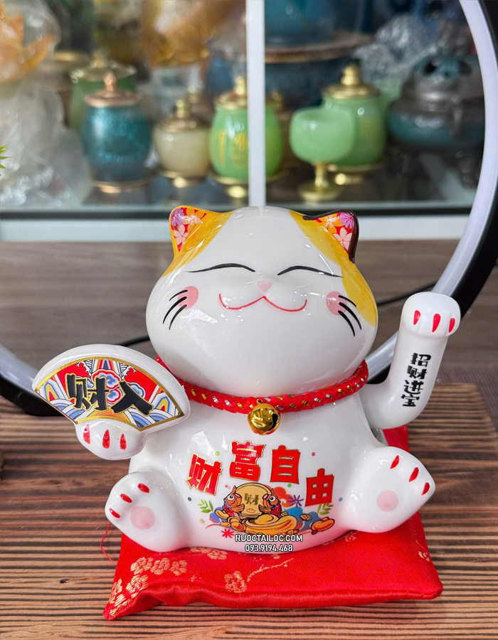 mèo thần tài cầm quạt đẹp