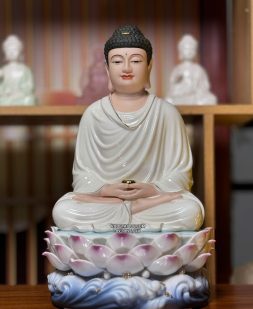 Tôn Tượng Bổn Sư Thích Ca Mâu Ni bằng sứ trắng đế xanh đẹp