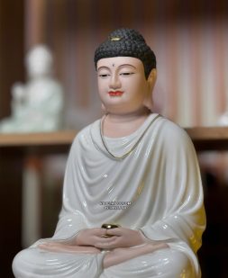 Tôn Tượng Bổn Sư Thích Ca Mâu Ni bằng sứ trắng đế xanh đẹp
