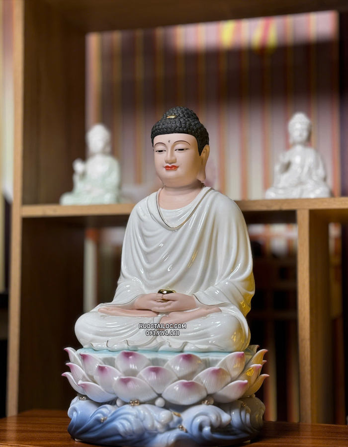 Tôn Tượng Bổn Sư Thích Ca Mâu Ni bằng sứ trắng đế xanh đẹp