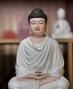 Tôn Tượng Bổn Sư Thích Ca Mâu Ni bằng sứ trắng đế xanh đẹp