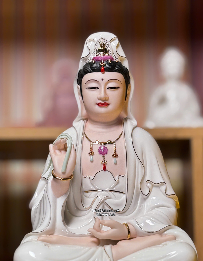 Tôn tượng Quan Âm Bồ Tát bằng sứ trắng sen đế xanh