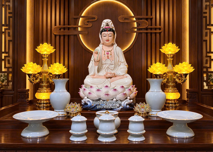 Tôn tượng Quan Âm Bồ Tát bằng sứ trắng sen đế xanh